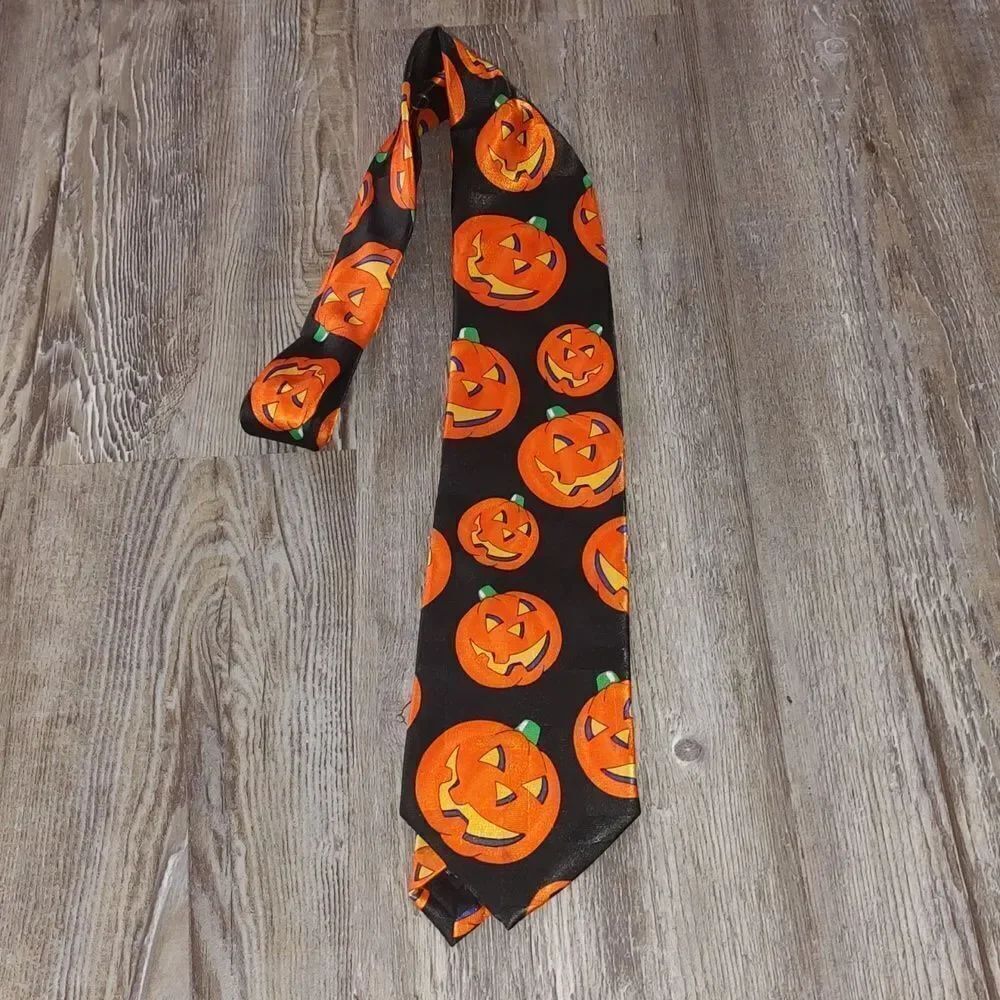 Hallmark Specialties  Halloween Jack O Lantern Pumpkin Holiday tie